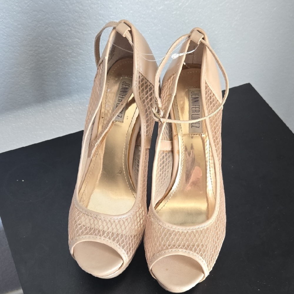 Jennifer Lopez Tan Elegant Heels with Ankle Strap